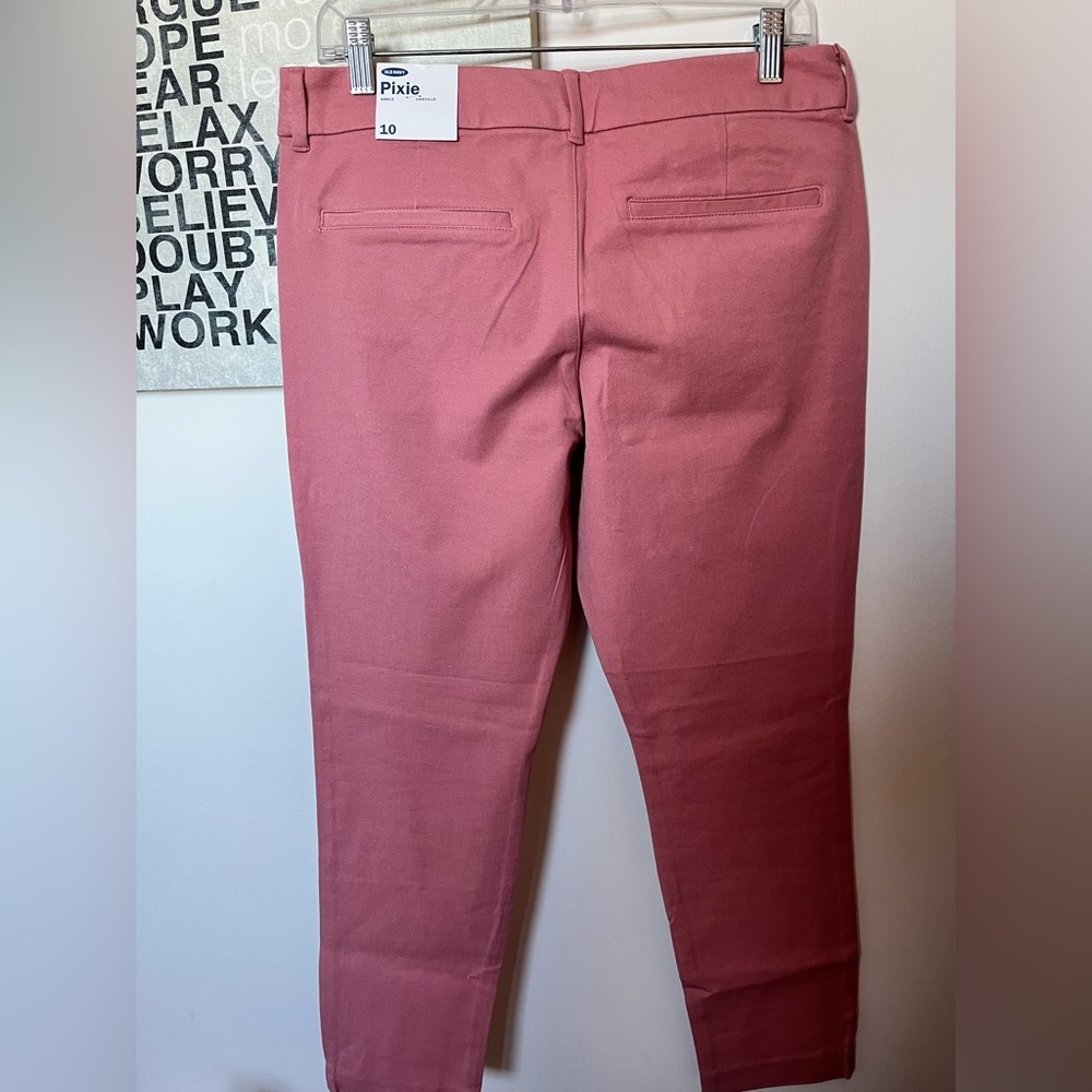 - Old Navy pixie ankle pants in dusty pink NWT